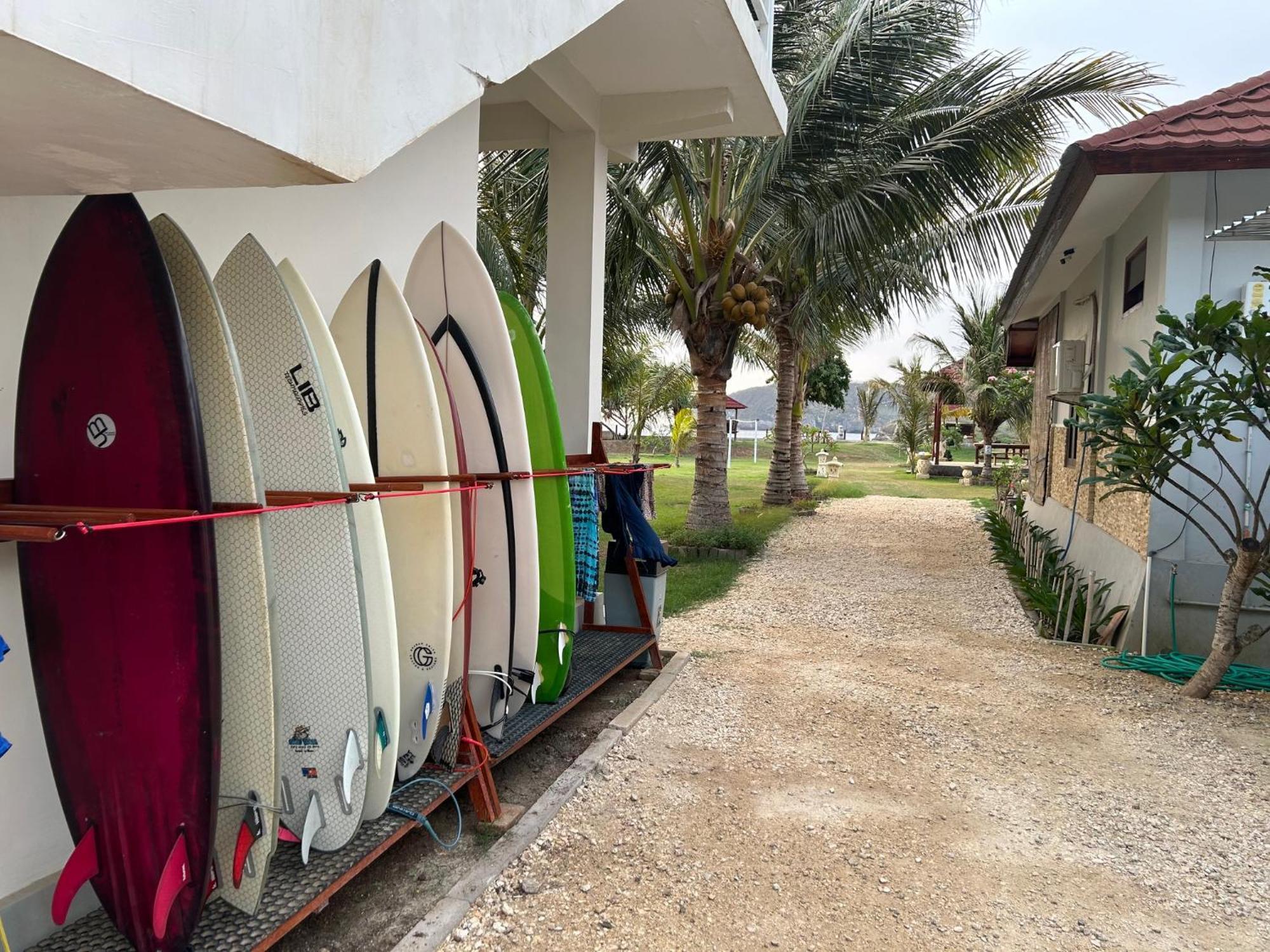 Mama Nings Beach Hotel Sekongkang Exteriör bild