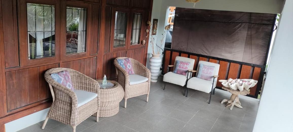 Mama Nings Beach Hotel Sekongkang Exteriör bild