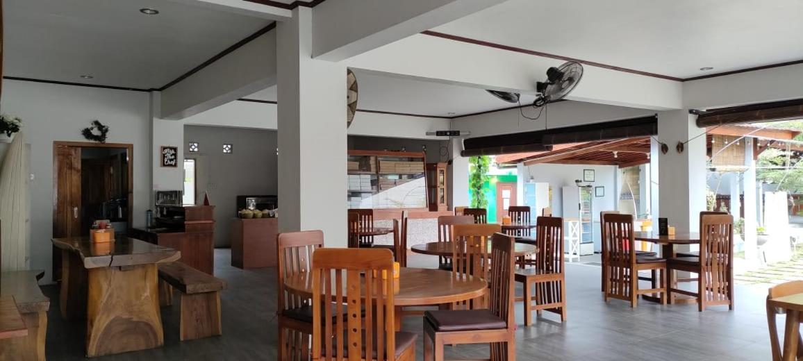 Mama Nings Beach Hotel Sekongkang Exteriör bild