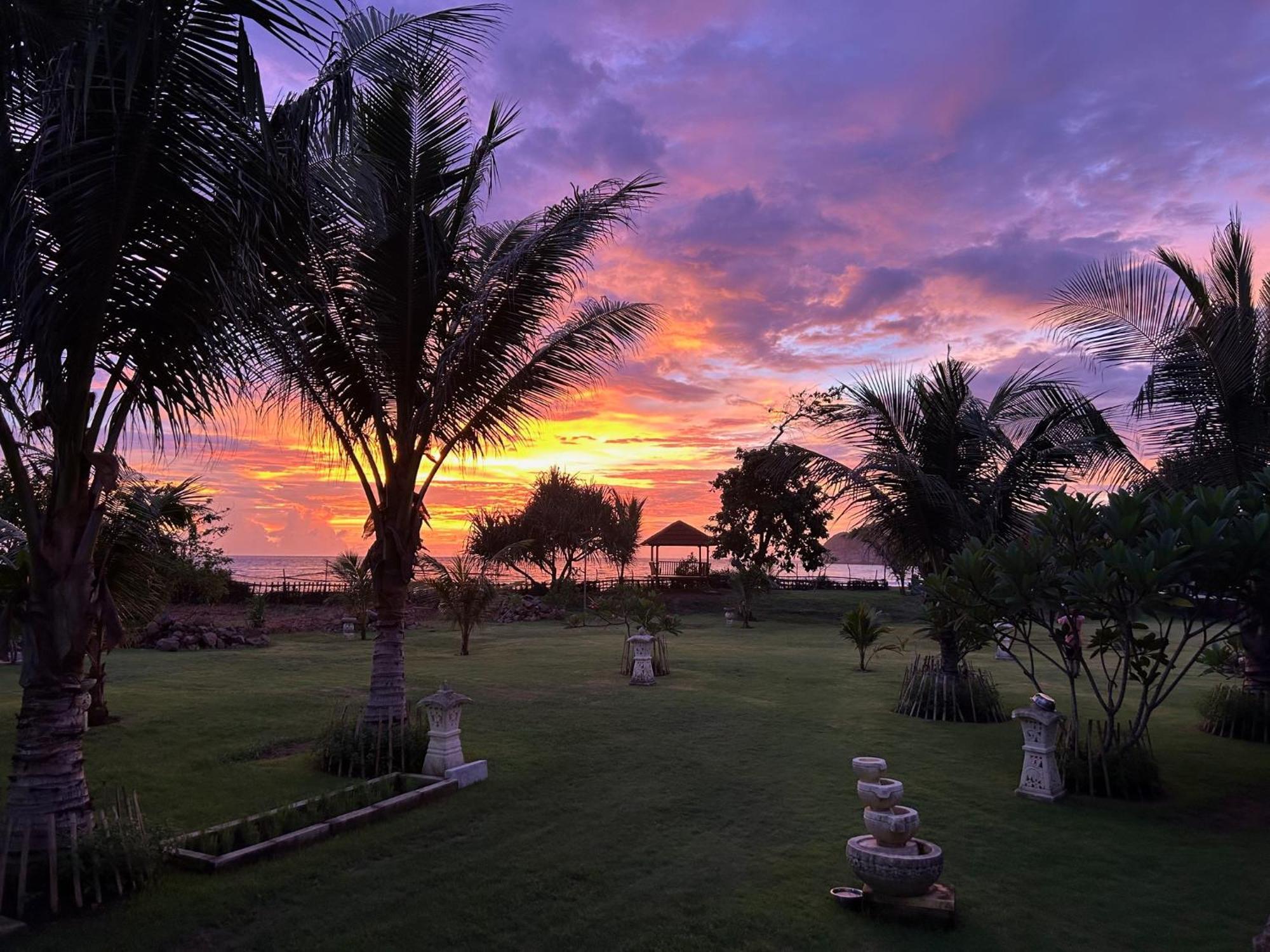 Mama Nings Beach Hotel Sekongkang Exteriör bild
