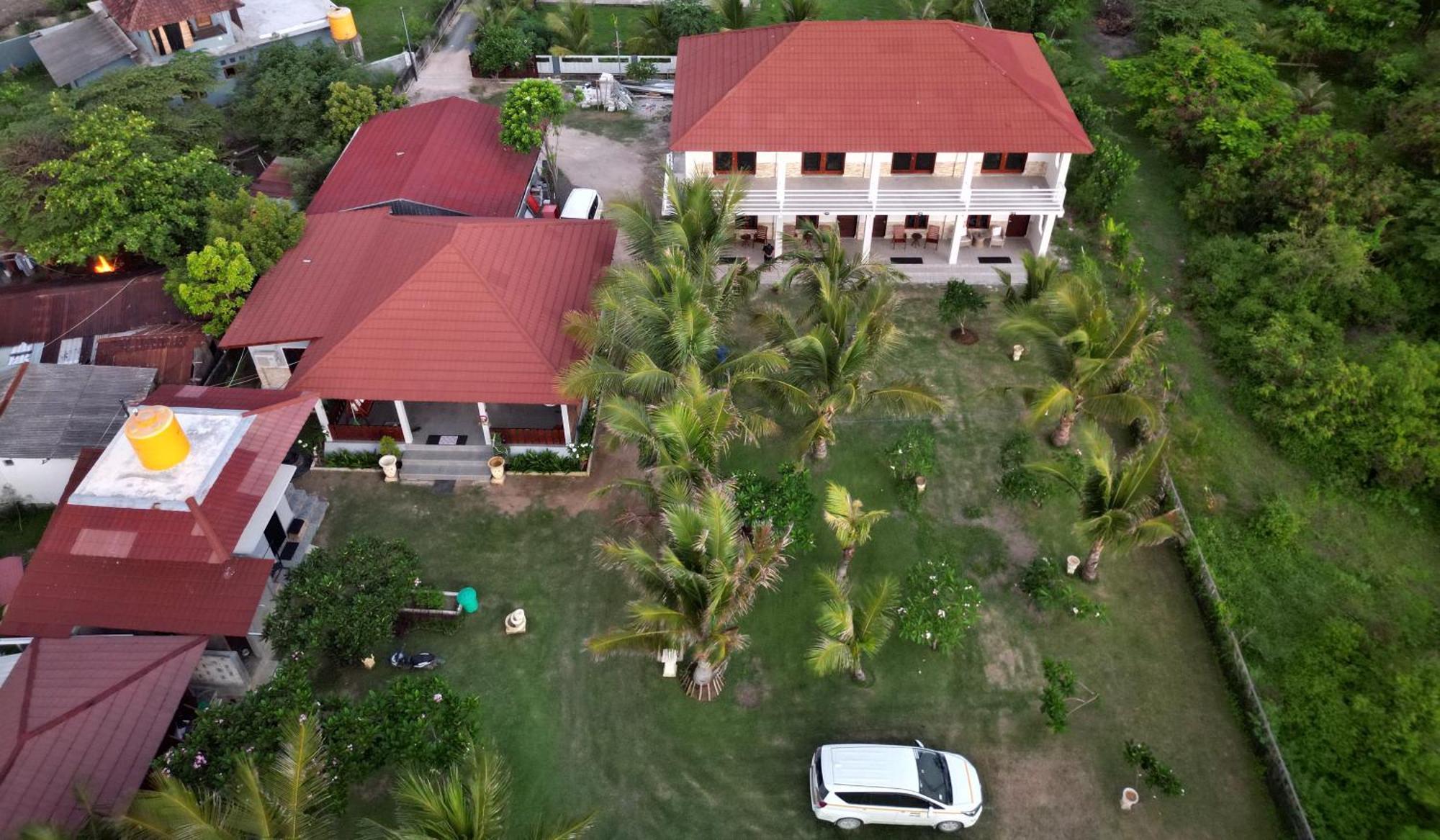 Mama Nings Beach Hotel Sekongkang Exteriör bild