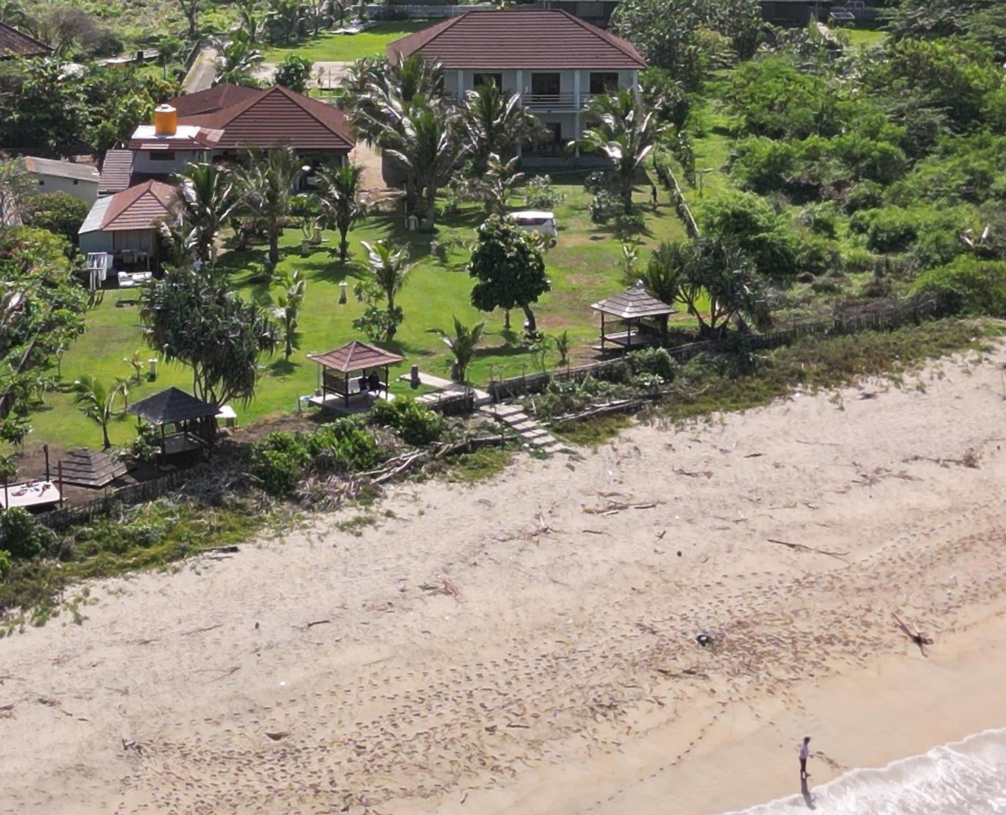 Mama Nings Beach Hotel Sekongkang Exteriör bild