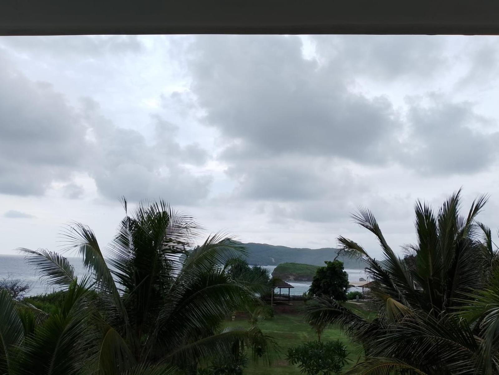 Mama Nings Beach Hotel Sekongkang Exteriör bild