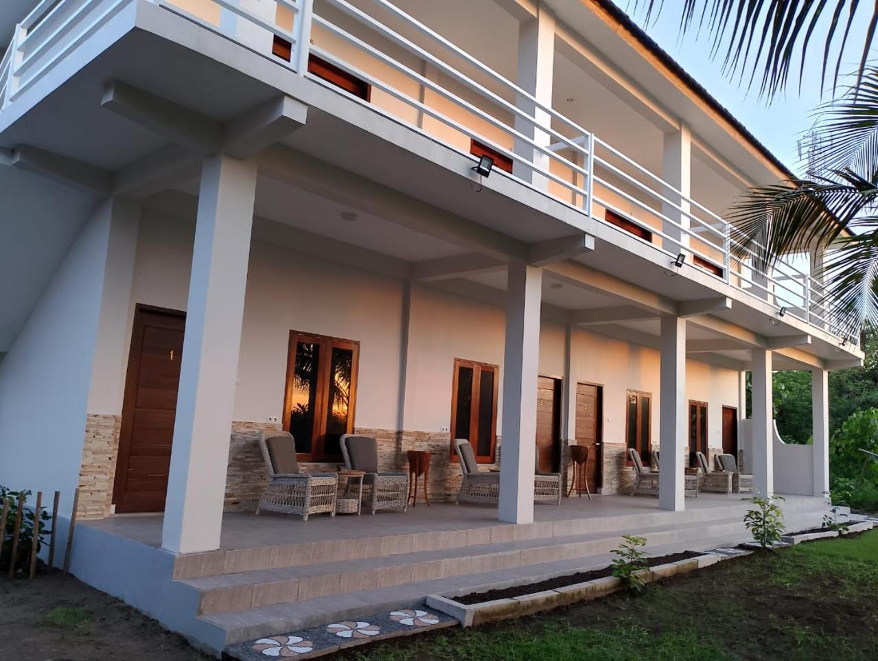 Mama Nings Beach Hotel Sekongkang Exteriör bild