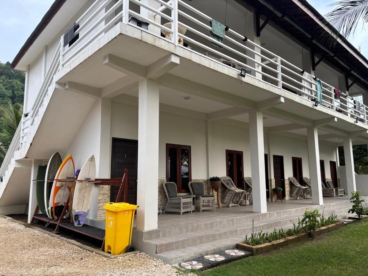 Mama Nings Beach Hotel Sekongkang Exteriör bild