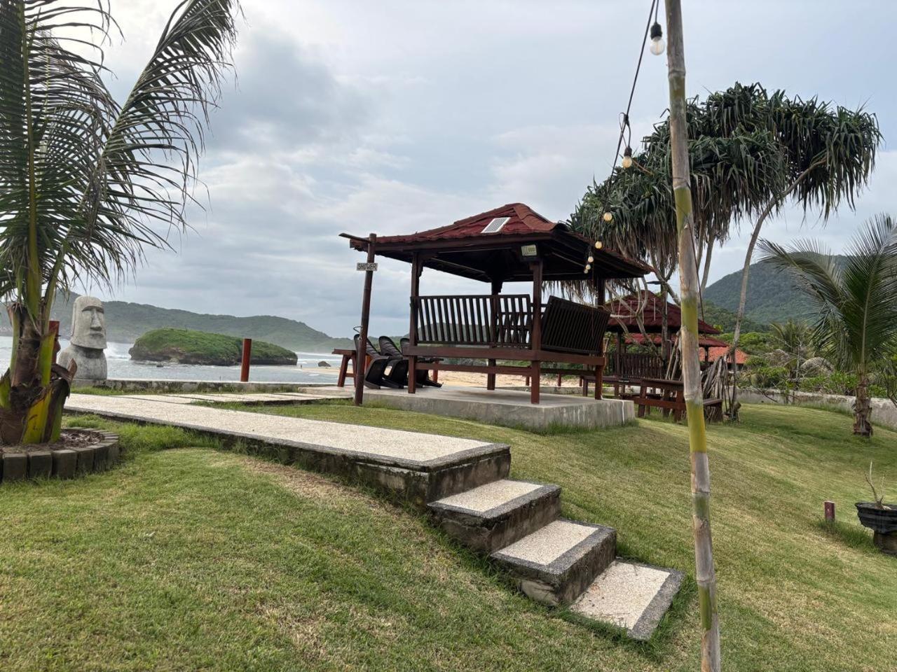 Mama Nings Beach Hotel Sekongkang Exteriör bild