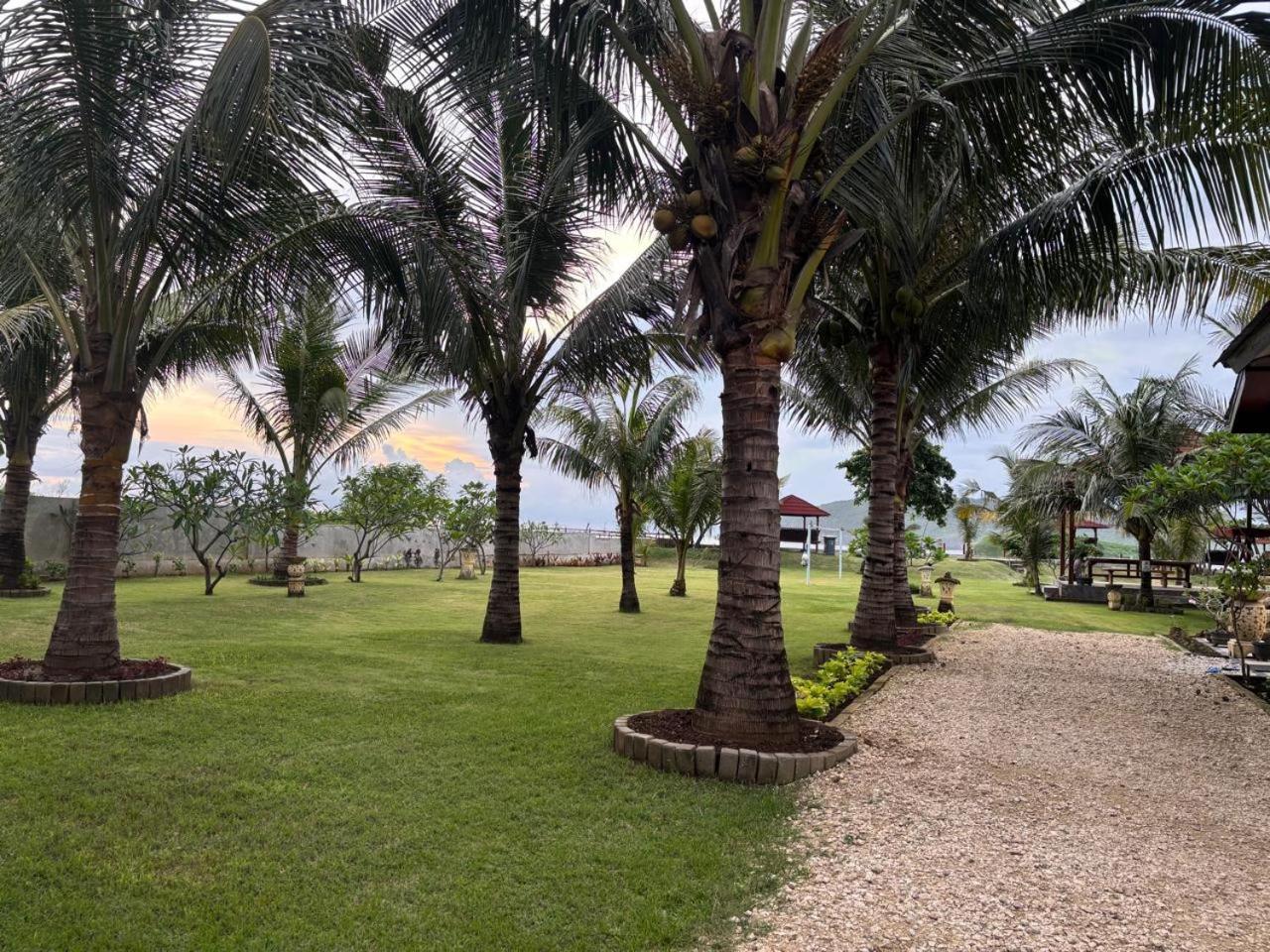 Mama Nings Beach Hotel Sekongkang Exteriör bild